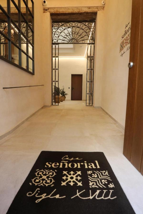 Casa Senorial Del Siglo XVIII Appartement Sevilla Buitenkant foto